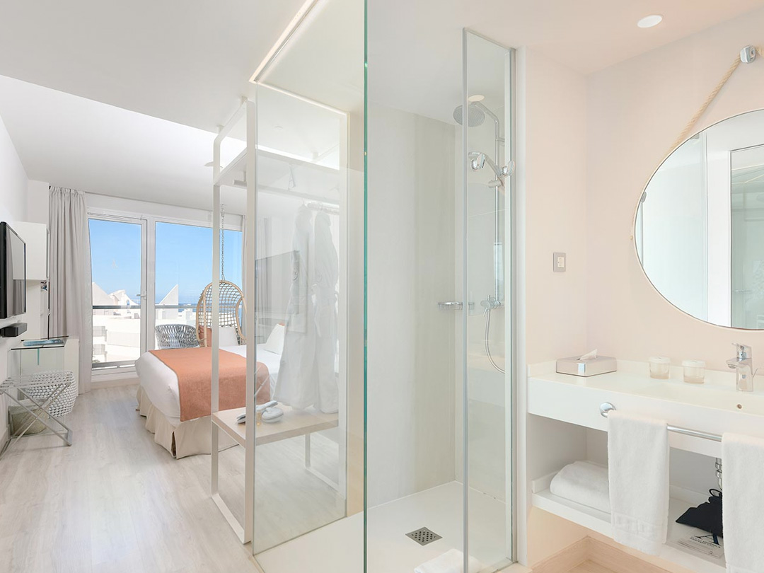 Amàre Beach Hotel Ibiza - bedroom Oh La La The One