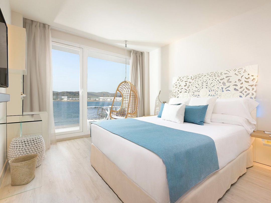 Amàre Beach Hotel Ibiza - bedroom Oh La La The One
