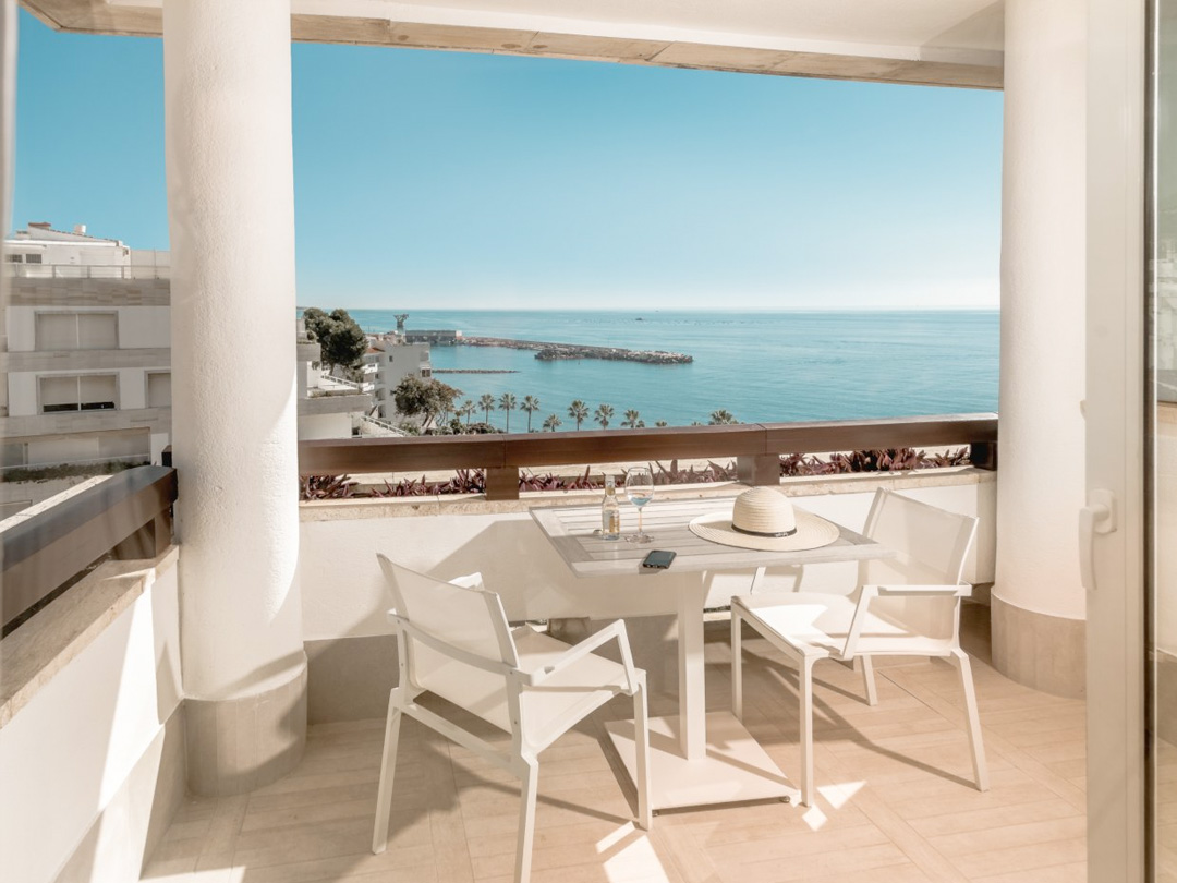 Amàre Beach Hotel Marbella - bedroom Dolce Vita