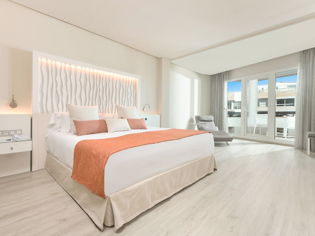 Amàre Beach Hotel Marbella - bedroom Dolce Vita