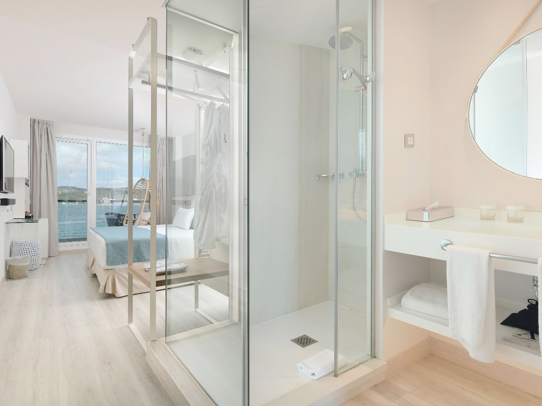 Amàre Beach Hotel Ibiza - bedroom Oh La La