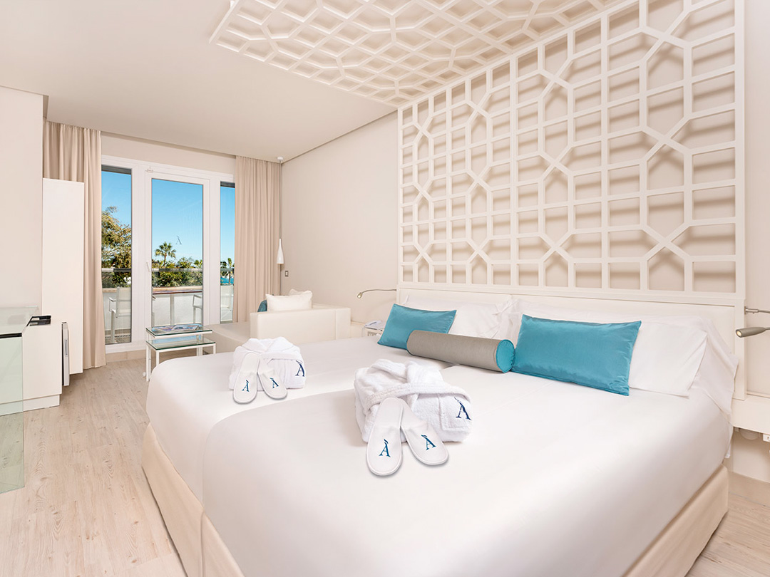Amàre Beach Hotel Marbella - bedroom Oh La La