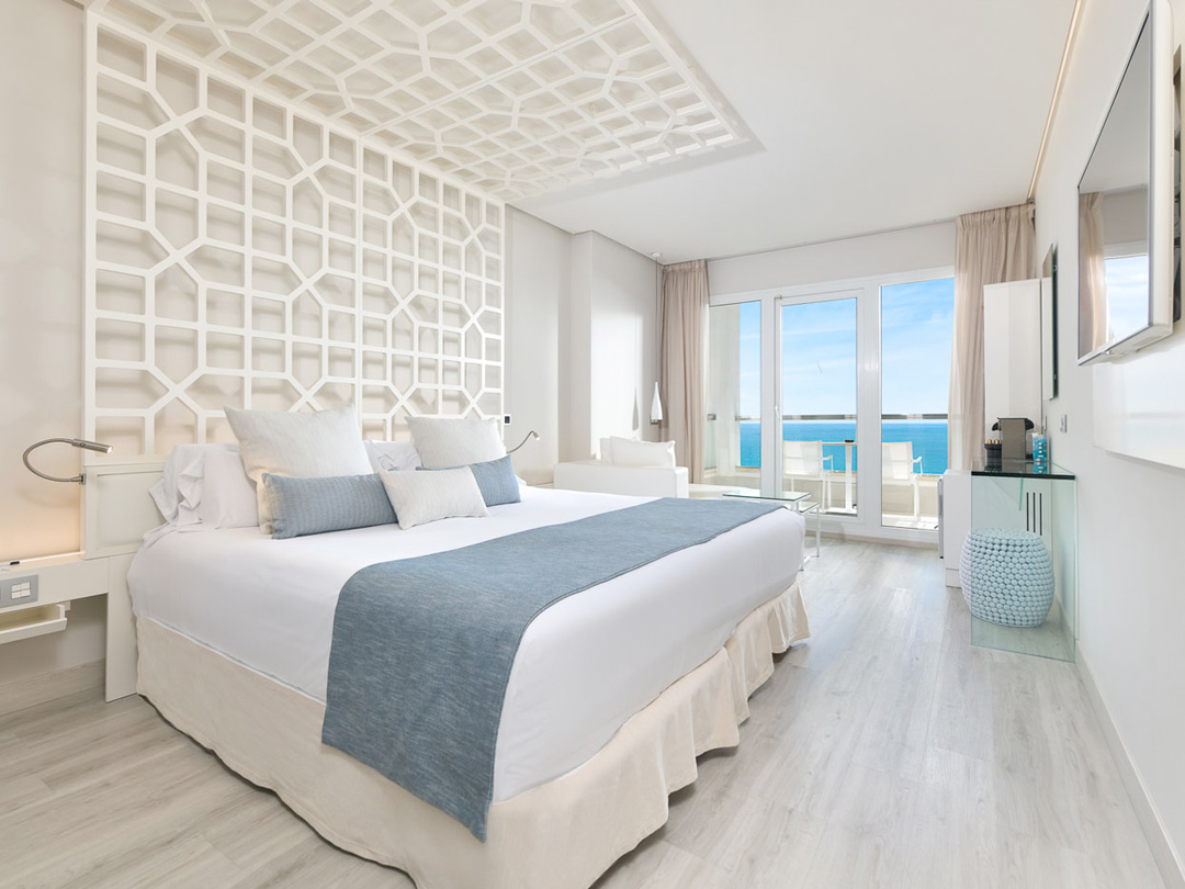 Amàre Beach Hotel Marbella - bedroom Oh La La