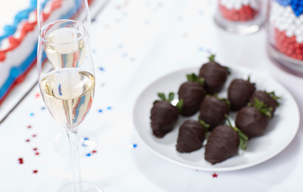 Cava & strawberries with chocolate